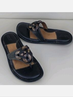 Born Black Leather Thong Sandals Casual Flip Flop Comfort Wood Ring Details Sz 6